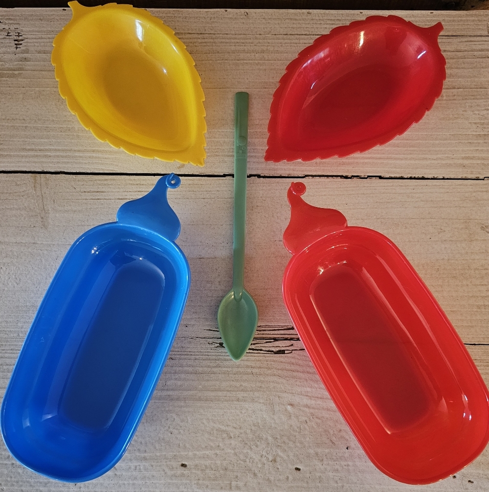 2 Vintage '50s Breyers & 2 Vtg. 70s Dairy Queen Plastic Ice Cream Bowls & Spoon